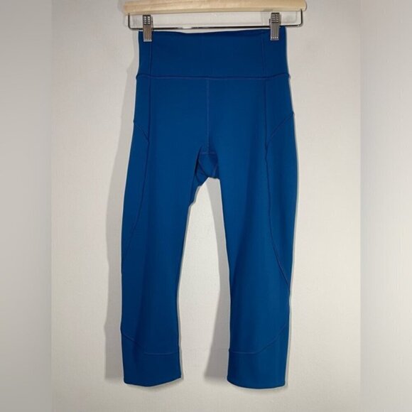 Lululemon In Movement Crop Everlux 19 Deep Marine size 4 - Picture 4 of 10